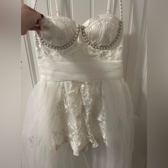 White “These Three” Boutique ROMPER. NWT - Picture 1 of 2